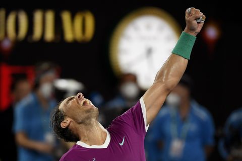 Ο Ραφαέλ Ναδάλ πανηγυρίζει την πρόκρισή του στον τελικό του Australian Open μετά τον ημιτελικό με τον Ματέο Μπερετίνι