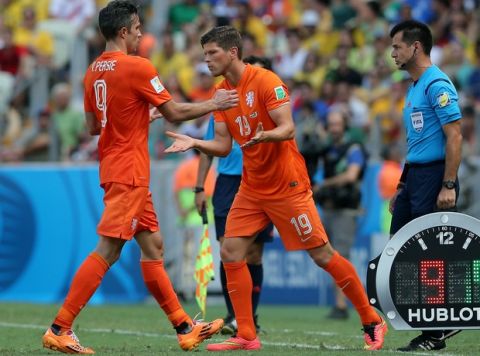 FORTALEZA, BRAZIL - JUNE 29: Klaas-Jan Huntelaar of the Netherlands enters the game for Robin van Persie during the 2014 FIFA World Cup Brazil Round of 16 match between Netherlands and Mexico at Castelao on June 29, 2014 in Fortaleza, Brazil.  (Photo by Dean Mouhtaropoulos/Getty Images)