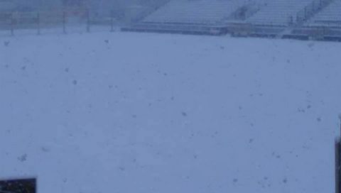 Football League: Τυλιγμένα στα χιόνια τα γήπεδα (PHOTOS)
