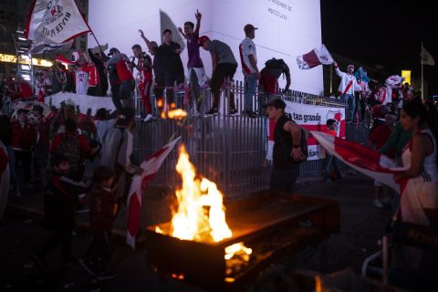 Οι οπαδοί της Ρίβερ Πλέιτ πανηγυρίζουν στους δρόμους του Μπουένος Άιρες την κατάκτηση του πρωταθλήματος