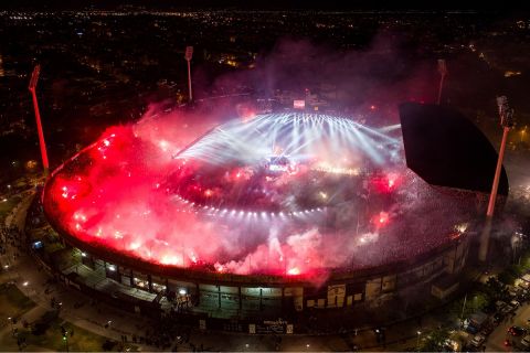 Εικόνα του γηπέδου της Τούμπας τη βραδιά κατάκτησης του πρωταθλήματος από τον ΠΑΟΚ για τη σεζόν 2018-19