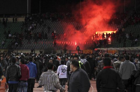 Soccer fans flee from a fire at Port Said Stadium February 1, 2012. Seventy-three people were killed and at least 1,000 injured on Wednesday after a soccer pitch invasion in the Egyptian city of Port Said, a health ministry official said, in an incident that one player described as "a war, not football".   REUTERS/Stringer (EGYPT - Tags: POLITICS CIVIL UNREST SPORT SOCCER TPX IMAGES OF THE DAY)