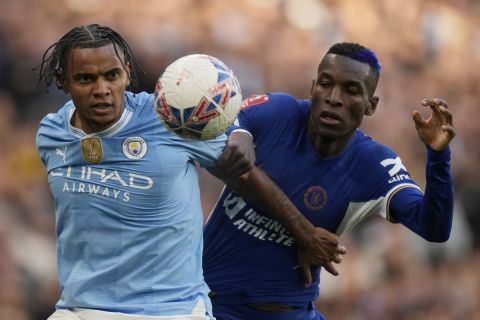 Manchester City's Manuel Akanji, left, and Chelsea's Nicolas Jackson challenge for the ball during the English FA Cup semifinal soccer match between Manchester City and Chelsea at Wembley stadium in London, Saturday, April 20, 2024. (AP Photo/Alastair Grant)