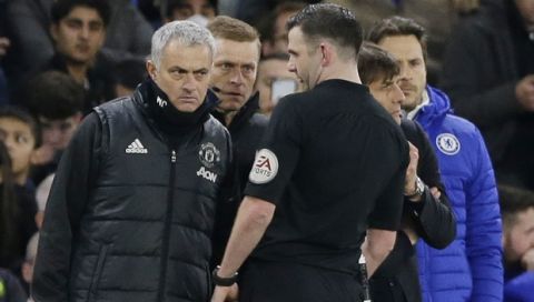 Referee Michael Oliver, centre, talks with Manchester United's manager Jose Mourinho, left, and Chelsea's manager Antonio Conte, second right, during the English FA Cup quarterfinal soccer match between Chelsea and Manchester United at Stamford Bridge stadium in London, Monday, March 13, 2017 (AP Photo/Alastair Grant)