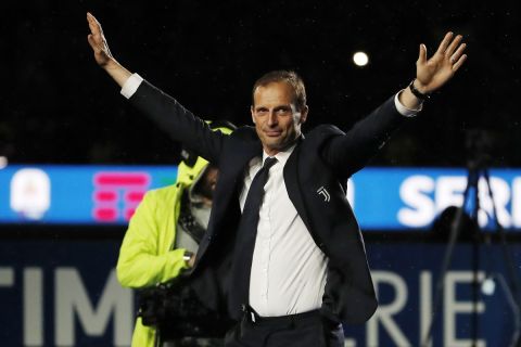 Ο προπονητής της Γιουβέντους, Μασιμιλιάνο Αλέγκρι, πανηγυρίζει την κατάκτηση της Serie A 2018-2019 στο "Άλιαντς Στέντιουμ", Τορίνο | Κυριακή 19 Μαΐου 2019