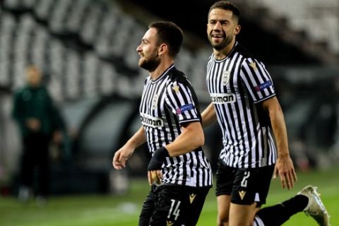 Ο Ζίβκοβιτς πανηγυρίζει μετά το γκολ απέναντι στην Αϊντχόφεν