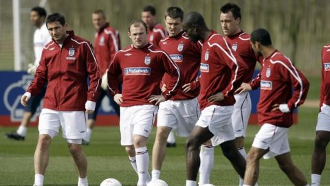 England's Frank Lampard, Wayne Rooney, Michael Carrick, Carlton Cole, John Terry and Ashley Cole take part in a training session for the England soccer team at London Colney, England, Tuesday, March 24, 2009.  England are due to play Slovakia in a friendly international match on Saturday.  (AP Photo/Matt Dunham)