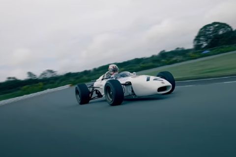 Όταν ο Φερστάπεν οδήγησε το μονοθέσιο F1 της Honda, την RA272 του 1965
