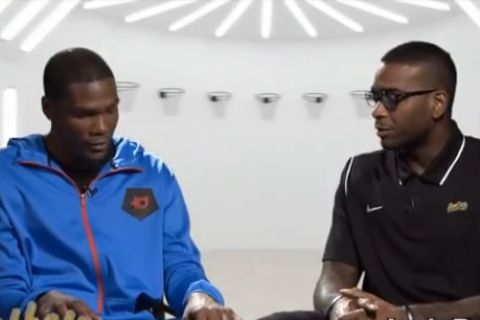 Ο Πάουελ παίρνει συνέντευξη από LeBron και Durant
