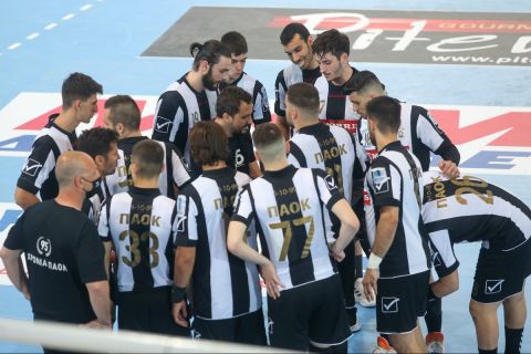 Οι παίκτες του ΠΑΟΚ στην αναμέτρηση με τον Διομήδη Άργους για το Final-4 του Κυπέλλου Ελλάδας χάντμπολ Ανδρών