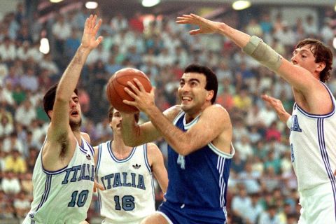 Ο Νίκος Γκάλης σε αγώνα Ελλάδα - Ιταλία στο EuroBasket 1989