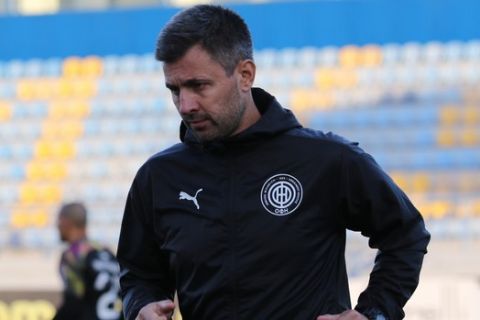 Ο προπονητής του ΟΦΗ, Γιώργος Σίμος, στην αναμέτρηση των Κρητικών με τον Αστέρα Τρίπολης στο Θεόδωρος Κολοκοτρώνης για την 6η αγωνιστική της Super League Interwetten
