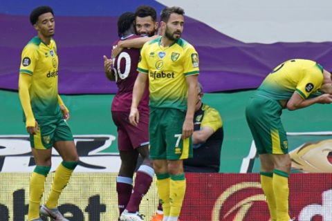 West Ham's Michail Antonio celebrates after scoring his side's fourth goal as Norwich players are dejected during the English Premier League soccer match between Norwich City and West Ham at the Carrow Road stadium in Norwich, England, Saturday, July 11, 2020. (Tim Keeton/Pool via AP)