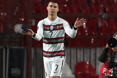 Ο Κριστιάνο Ρονάλντο αντιδράει μετά από γκολ του που δεν μέτρησε στο Σερβία - Πορτογαλία για τα προκριματικά του Παγκοσμίου Κυπέλλου 2022