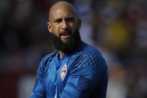 Colorado Rapids goalkeeper Tim Howard (1) in the first half of a second leg soccer match of the Western Conference semifinals of the MLS cup playoffs in Commerce City, Colo., on Sunday, Nov. 6, 2016. (AP Photo/David Zalubowski)