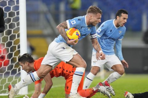 Ο Τσίρο Ιμόμπιλε της Λάτσιο πανηγυρίζει γκολ που σημείωσε κόντρα στην Ουντινέζε για τη Serie A 2021-2022 στο "Ολίμπικο", Ρώμη | Πέμπτη 2 Δεκεμβρίου 2021