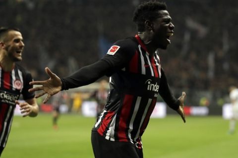 Frankfurt's Danny da Costa, right, celebrates after scoring his side's third goal during the Europa League play-off, second leg soccer match between Eintracht Frankfurt and Strasbourg at the Commerzbank Arena in Frankfurt, Germany, Thursday, Aug. 29, 2019. (AP Photo/Michael Probst)