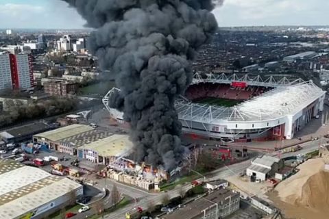 Τεράστια φωτιά δίπλα στο γήπεδο της Σαουθάμπτον, έφερε αναβολή του αγώνα των αγίων με την Πρέστον
