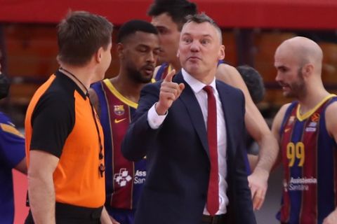 Ο Σαρούνας Γιασικεβίτσιους στον πάγκο της Μπαρτσελόνα σε αγώνα της EuroLeague