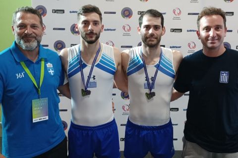 Οι Μάριος Γράψας και Νίκος Σαββίδης με το το χάλκινο μετάλλιο στο συγχρονισμένο τραμπολίνο ανδρών
