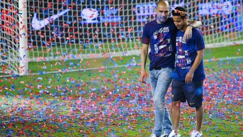 BARCELONA, SPAIN - MAY 26:  Head coach Josep Guardiola of FC Barcelona chats with Thiago Alcantara of FC Barcelona during the FC Barcelona celebrations following the club's victory of the Copa del Rey (King's Cup) at Camp Nou on May 26, 2012 in Barcelona, Spain.  (Photo by David Ramos/Getty Images)