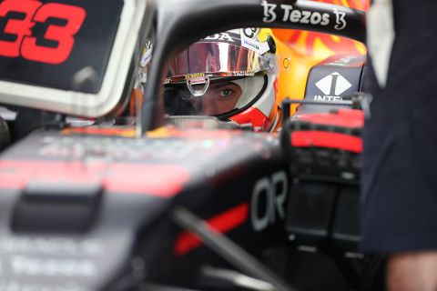 Ο πιλότος της Red Bull, Μαξ Φερστάπεν κατά την διάρκεια των ελεύθερων δοκιμών στην πίστα του Άμπου Ντάμπι