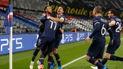 Οι παίκτες της Παρί πανηγυρίζουν γκολ που σημείωσαν κόντρα στη Μάντσεστερ Σίτι για τα ημιτελικά του Champions League 2020-2021 στο "Παρκ ντε Πρενς", Παρίσι | Τετάρτη 28 Απριλίου 2021