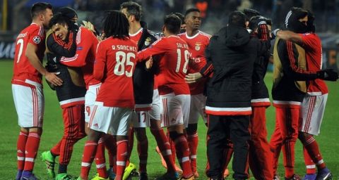 "Benfica's players celebrate their victory over Zenit after the second-leg round of 16 UEFA Champions League football match FC Zenit vs SL Benfica at the Petrovsky stadium in St. Petersburg on March 9, 2016. AFP PHOTO / OLGA MALTSEVA / AFP / OLGA MALTSEVA        (Photo credit should read OLGA MALTSEVA/AFP/Getty Images)"