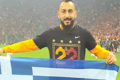 Ο Μήτρογλου πανηγύρισε με την ελληνική σημαία το πρωτάθλημα της Γαλατάσαραϊ