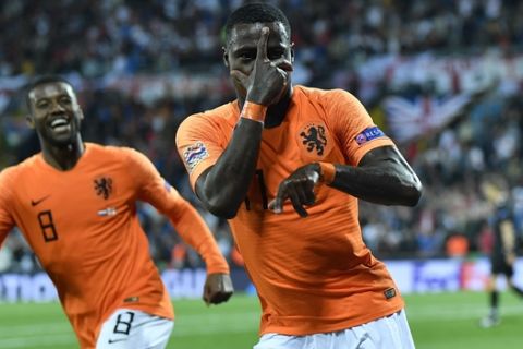 Netherlands' Quincy Promes, right, celebrates after scoring his side's second goal during the UEFA Nations League semifinal soccer match between Netherlands and England at the D. Afonso Henriques stadium in Guimaraes, Portugal, Thursday, June 6, 2019. (AP Photo/Martin Meissner)