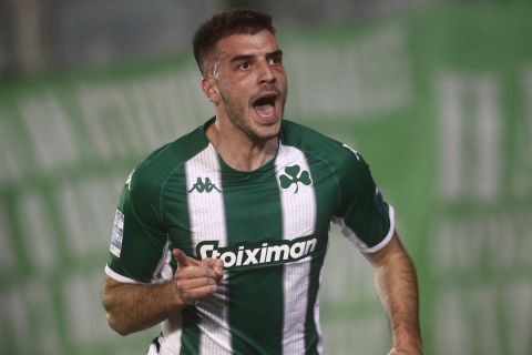 Ο Φώτης Ιωαννίδης πανηγυρίζει ένα γκολ του Παναθηναϊκού τη σεζόν 2022-23