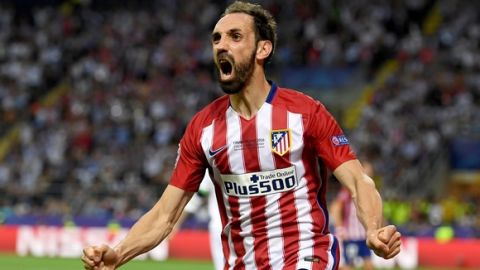 MILAN, ITALY - MAY 28:  Juanfran of Atletico Madrid celebrates his sides equalizing goal during the UEFA Champions League Final match between Real Madrid and Club Atletico de Madrid at Stadio Giuseppe Meazza on May 28, 2016 in Milan, Italy.  (Photo by Shaun Botterill/Getty Images)