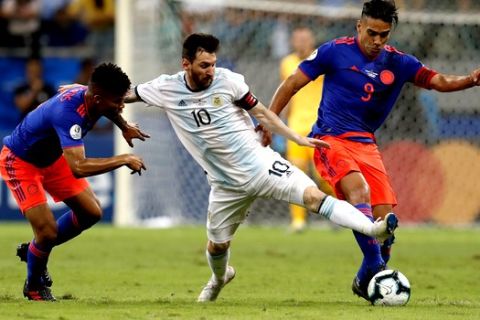Argentina's Lionel Messi, center, Colombia's Radamel Falcao Garcia, right, and Colombia's Wilmar Barrios fight for the ball during a Copa America Group B soccer match at the Arena Fonte Nova in Salvador, Brazil, Saturday, June 15, 2019. (AP Photo/Natacha Pisarenko)