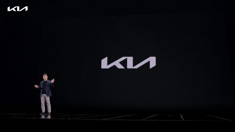 Νέο όνομα και 7 ηλεκτρικά έως το 2027 η Kia