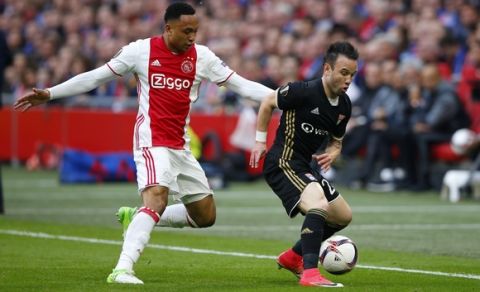 Ajax's Kenny Tete, left, tries to stop Lyon's Mathieu Valbuena during the first leg semi final soccer match between Ajax and Olympique Lyon in the Amsterdam ArenA stadium, Netherlands, Wednesday, May 3, 2017. (AP Photo/Peter Dejong)
