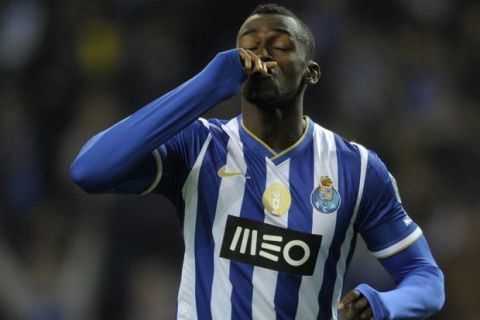 Porto's Colombian forward Jackson Martinez celebrates after scoring during the Portuguese league football match FC Porto vs CD Nacional at the Dragao stadium in Porto on November 23, 2013.  AFP PHOTO / MIGUEL RIOPA        (Photo credit should read MIGUEL RIOPA/AFP/Getty Images)