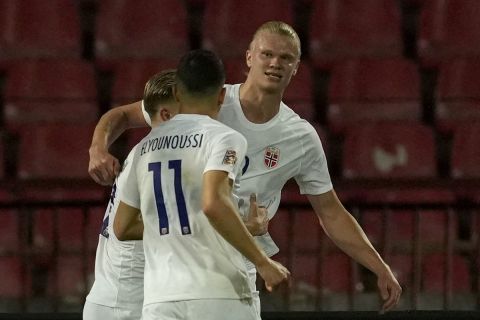 Ο Έρλινγκ Χάλαντ της Νορβηγίας πανηγυρίζει γκολ που σημείωσε κόντρα στη Σερβία για τη League B του Nations League 2022-2023 στο "Ράικο Μίτιτς", Βελιγράδι | Πέμπτη 2 Ιουνίου 2022