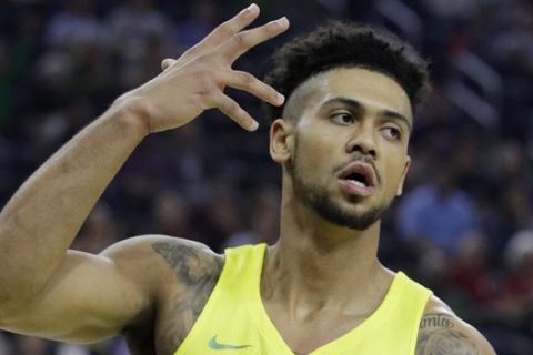 Oregon's Tyler Dorsey reacts after scoring against California during the first half of an NCAA college basketball game in the semifinals of the Pac-12 tournament Friday, March 10, 2017, in Las Vegas. (AP Photo/John Locher)