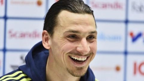 epa05232868 Swedish national soccer player Zlatan Ibrahimovic smiles during a press conference at Friends Arena in Stockholm, Sweden, on March 27, 2016, ahead of Tuesday's friendly soccer match against Czech Republic.  EPA/CLAUDIO BRESCIANI SWEDEN OUT