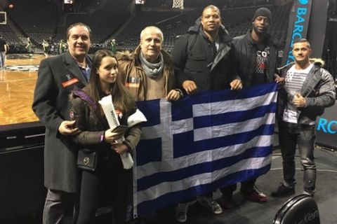 Με την ελληνική σημαία Γκιστ και Μπατίστ 