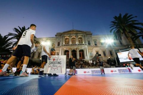 Ο Γιώργος Πρίντεζης και ο Γιαννούλης Λαρέντζακης βρέθηκαν με τους "LG Αθλητές του Αύριο" στη Σύρο