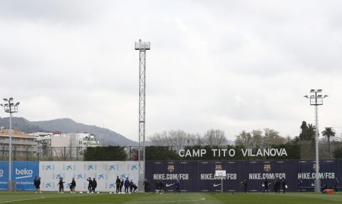 FC Barcelona's players attend a training session at the Sports Center FC Barcelona Joan Gamper in San Joan Despi, Spain, Monday, April 4, 2016.  FC Barcelona will play against Atletico Madrid in a Champions League soccer match on Tuesday, April 5. (AP Photo/Manu Fernandez)