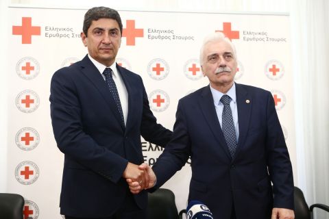 Ο Λευτέρης Αυγενάκης με τον πρόεδρο του Ελληνικού Ερυθρού Σταυρού