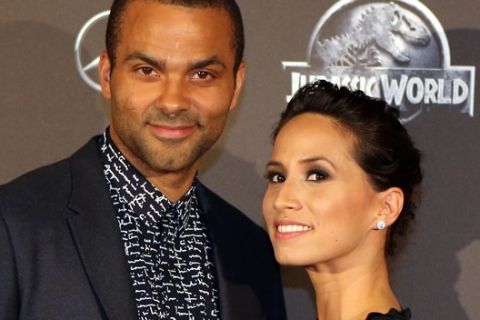 NBA San Antonio Spurs player, Tony Parker of France poses with his friend Axelle Francine, as he arrives at the French premiere of U.S. movie Jurassic World in Paris, Friday May 29, 2015. (AP Photo/Remy de la Mauviniere)