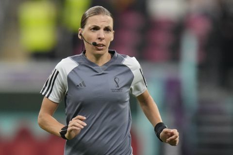 Μουντιάλ 2022: Η Φραπάρ έγραψε ιστορία ως η πρώτη γυναίκα διαιτητής σε αγώνα του Παγκοσμίου Κυπέλλου ανδρών
