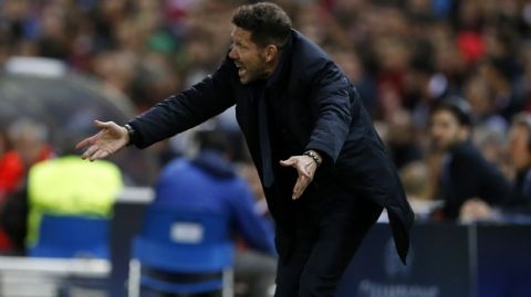 Atletico Madrid's head coach Diego Simeone gives directions to his players during the Champions League semifinal second leg soccer match between Atletico Madrid and Real Madrid at the Vicente Calderon stadium in Madrid, Wednesday, May 10, 2017. (AP Photo/Francisco Seco)