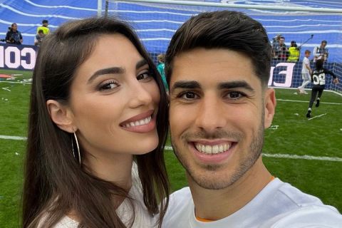 Η σύντροφος του Ασένσιο ανήρτησε ένα αποχαιρετιστήριο ποστ στο Instagram. Ευχαρίστησε την Ρεάλ Μαδρίτης και έδειξε την στήριξή της στον 27χρονο ποδοσφαιριστή: "Όπου πας, θα πηγαίνω κι εγώ".