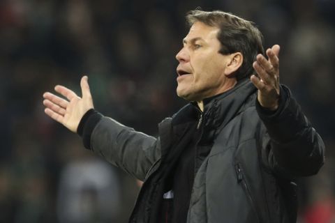 Marseille's coach Rudi Garcia yells at his players during their French League One soccer match against Saint-Etienne, in Saint-Etienne, central France, Wednesday, Jan. 16, 2019. (AP Photo/Laurent Cipriani)