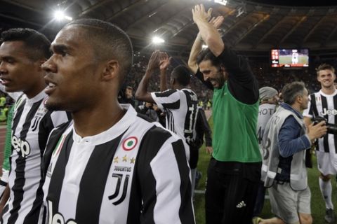 From left, Juventus ' Alex Sandro, Douglas Costa, Blaise Matuidi and goalkeeper Gianluigi Buffon celebrate at the end of the Serie A soccer match between Roma and Juventus, at the Rome Olympic stadium, Sunday, May 13, 2018. The match ended in a scoreless draw and Juventus won record-extending seventh straight Serie A title. (AP Photo/Gregorio Borgia)