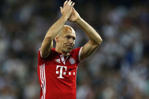 Bayern's Arjen Robben greets fans after the Champions League quarterfinal second leg soccer match between Real Madrid and Bayern Munich at Santiago Bernabeu stadium in Madrid, Spain, Tuesday April 18, 2017. Madrid won the match with 4-2 score. (AP Photo/Francisco Seco)